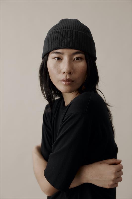 longform_merino_foundation_beanie_black.jpg